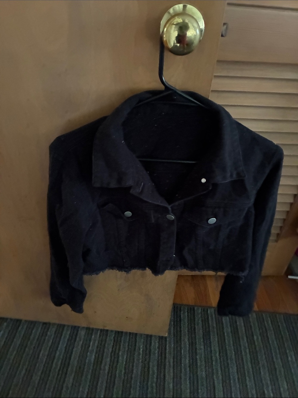 Black Cropped Women's Jacket - Classic Collared Design